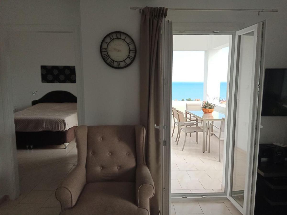 Thea Apartment Agia Marina  Exterior photo